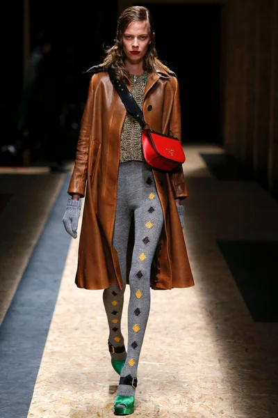 Look 13